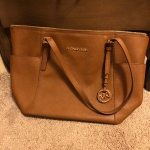Brown Micheal Kors medium tote